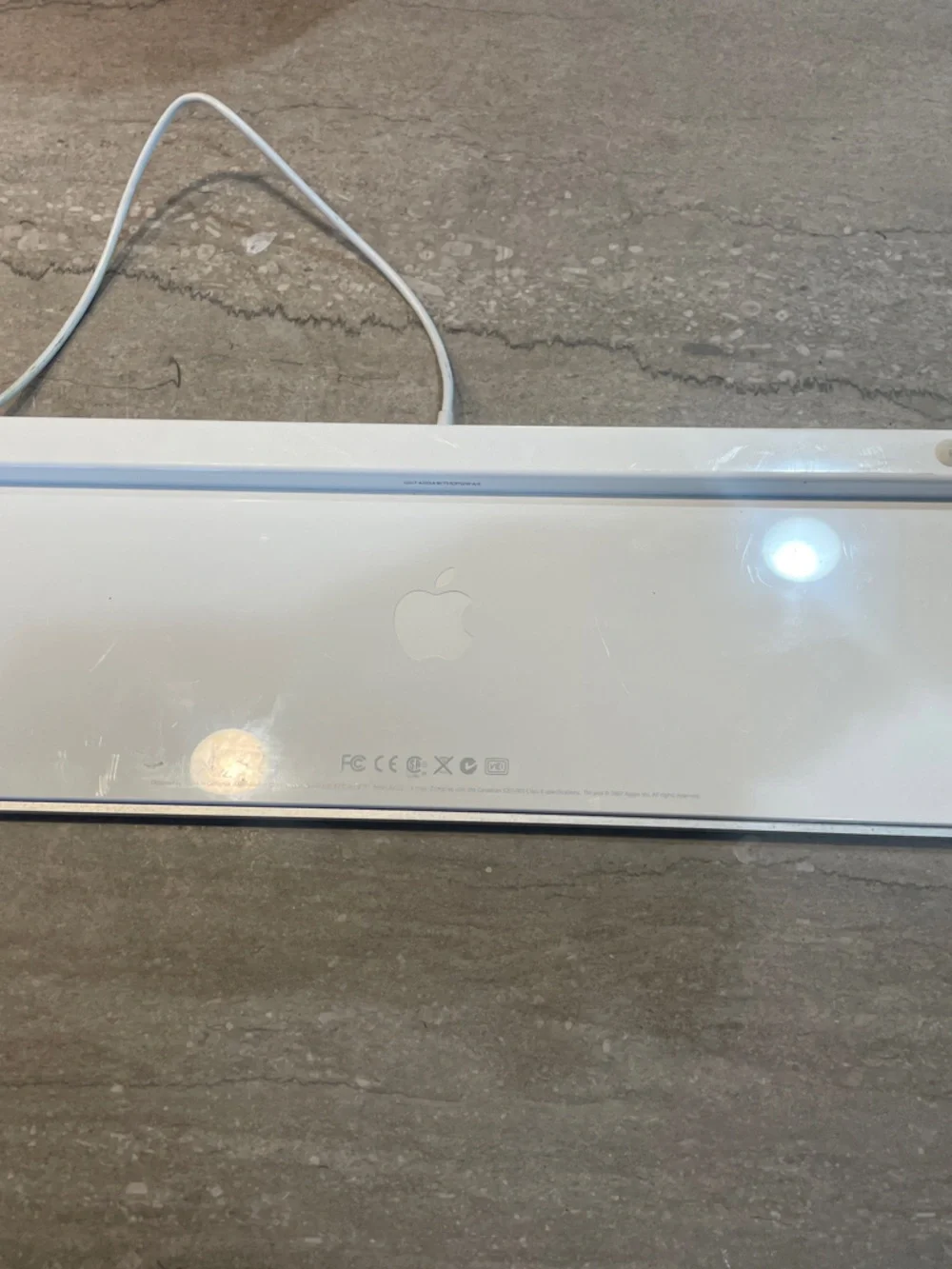 Genuine Apple A1243 Wired Slim USB Keyboard in Silver/White